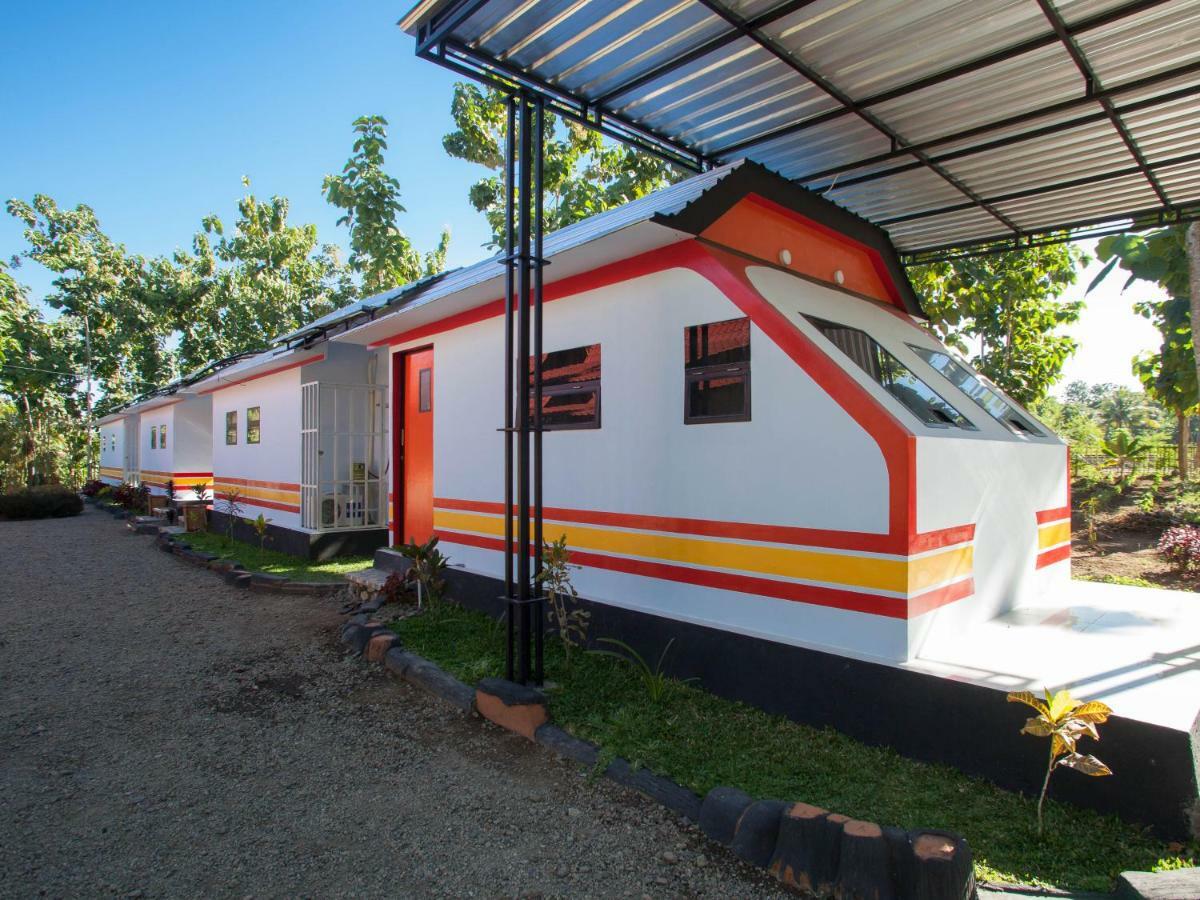 فندق Reddoorz Near Banyuwangi Kota Train Station المظهر الخارجي الصورة