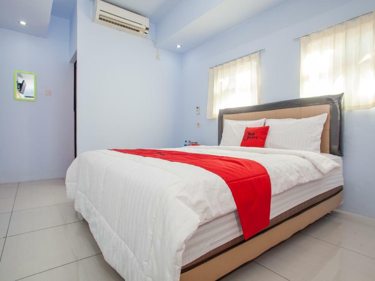 فندق Reddoorz Near Banyuwangi Kota Train Station المظهر الخارجي الصورة