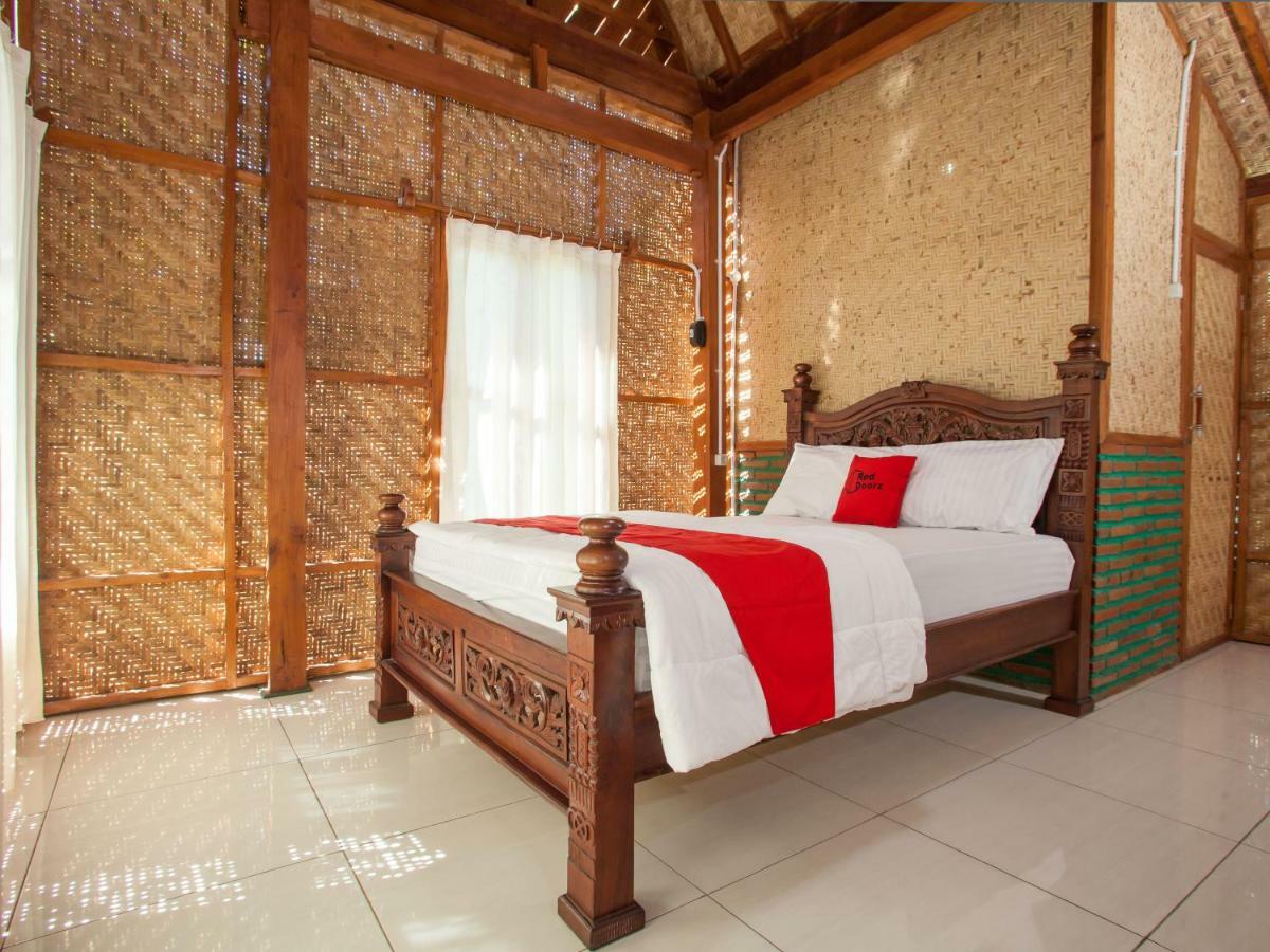 فندق Reddoorz Near Banyuwangi Kota Train Station المظهر الخارجي الصورة