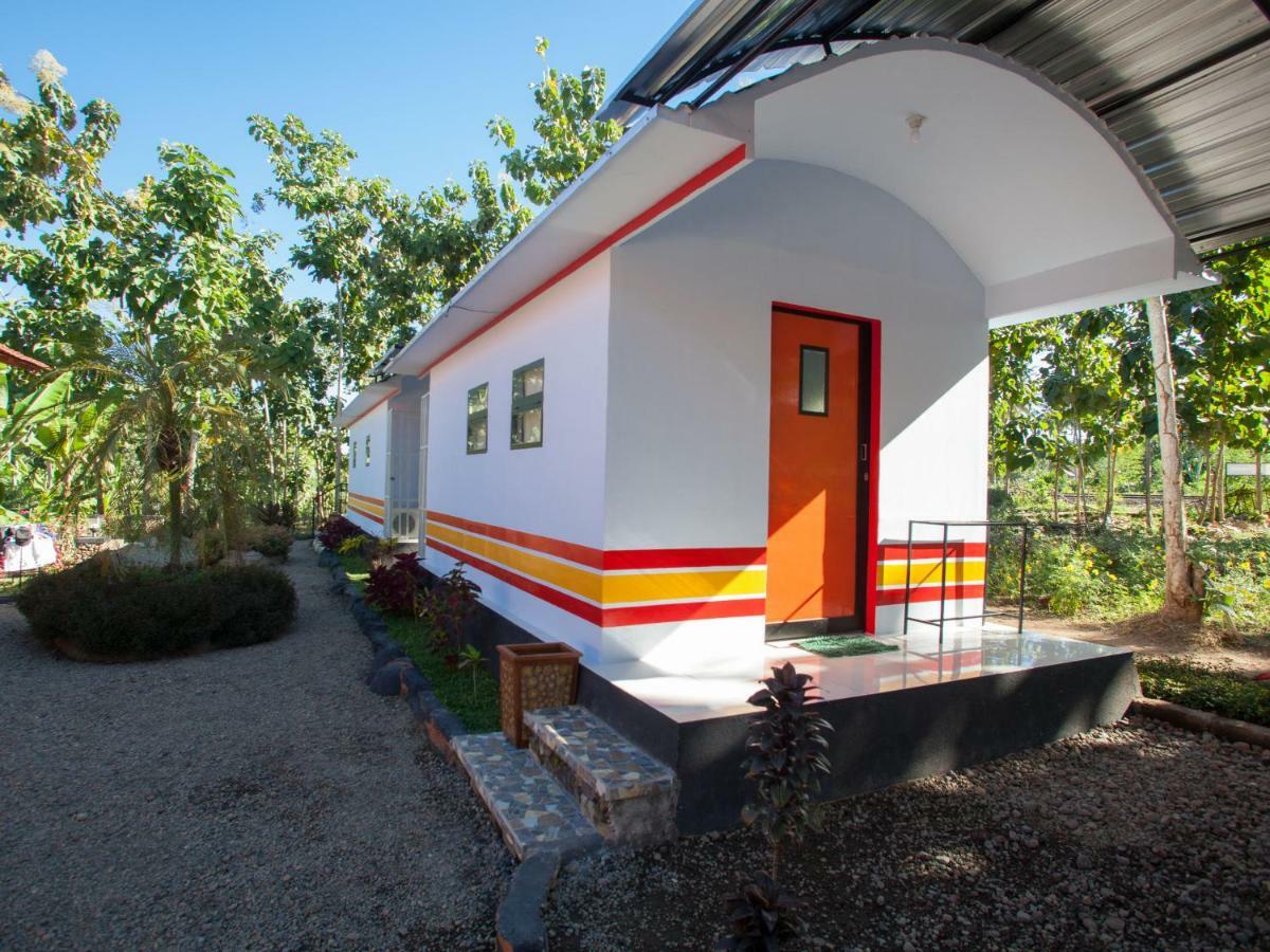 فندق Reddoorz Near Banyuwangi Kota Train Station المظهر الخارجي الصورة
