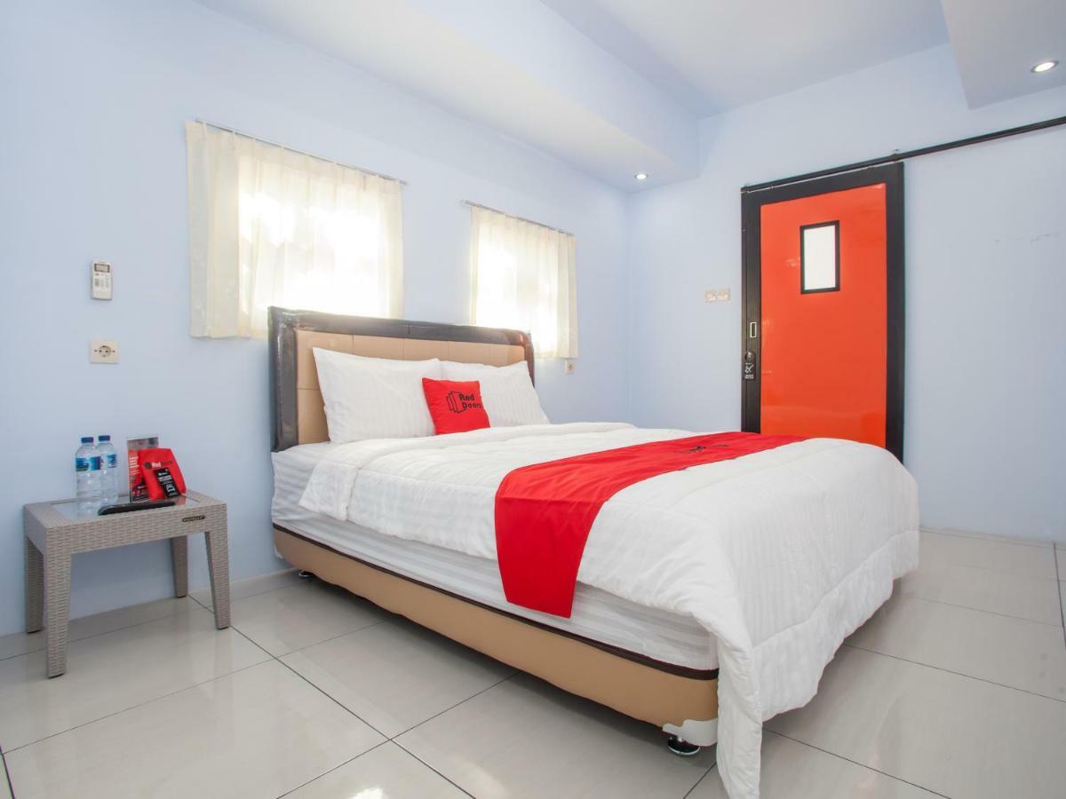 فندق Reddoorz Near Banyuwangi Kota Train Station المظهر الخارجي الصورة